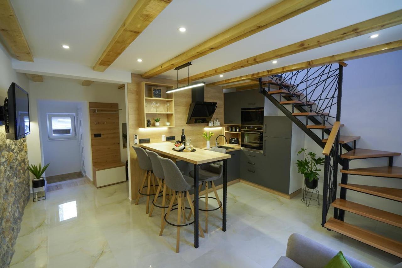 Apartment Ispod Ure Sinj Bagian luar foto