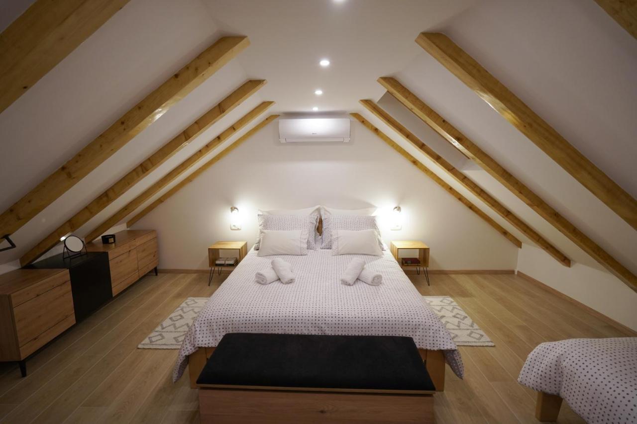 Apartment Ispod Ure Sinj Bagian luar foto