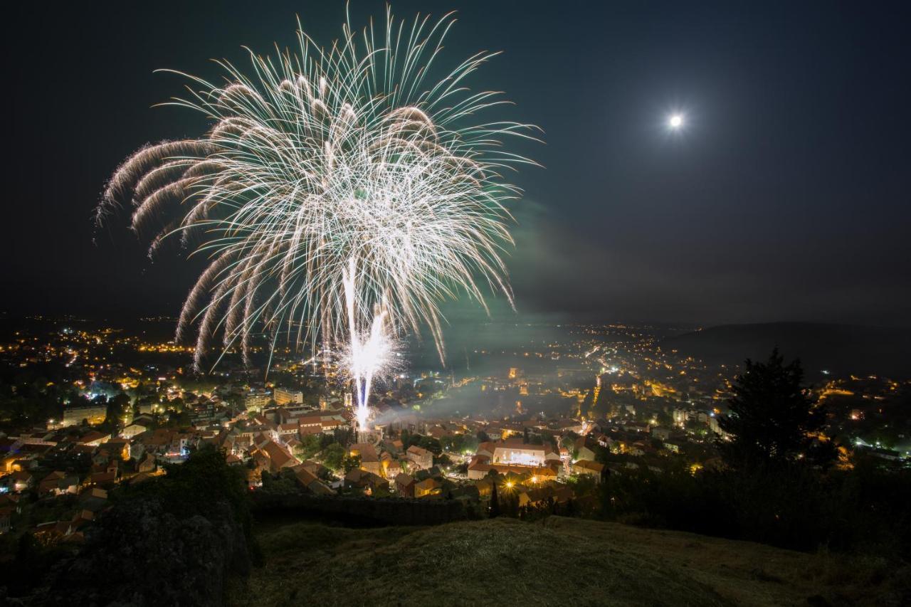 Apartment Ispod Ure Sinj Bagian luar foto