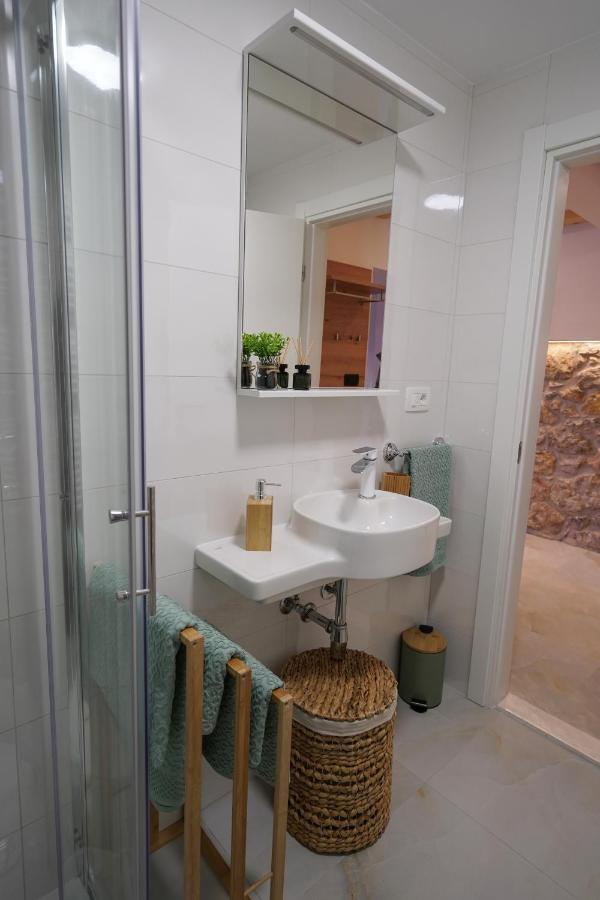 Apartment Ispod Ure Sinj Bagian luar foto